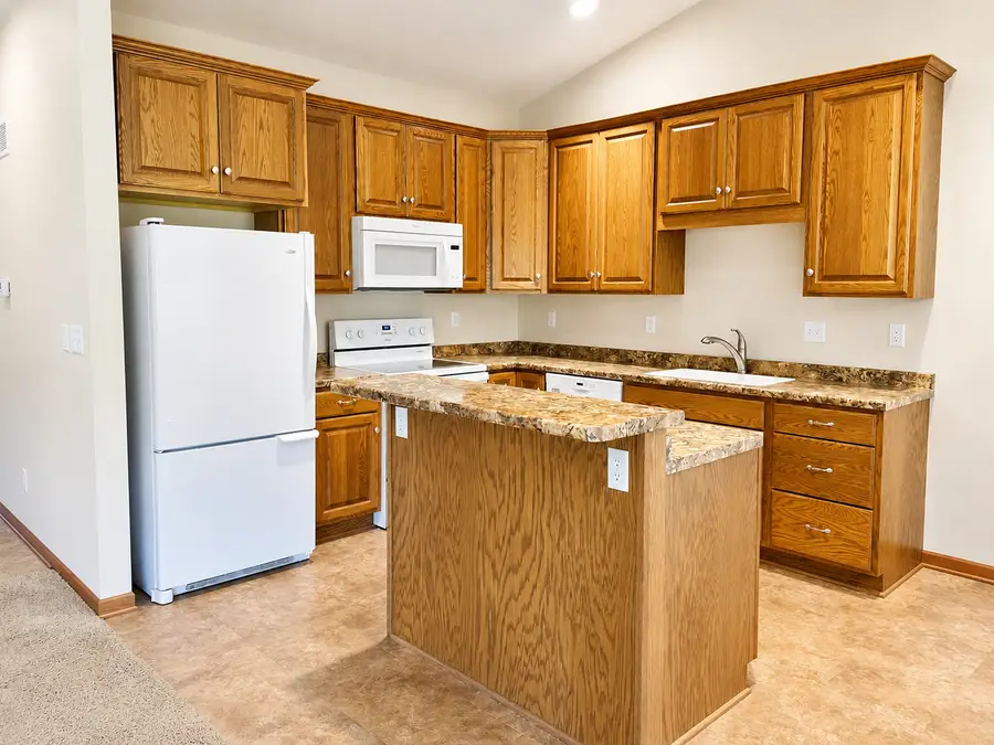 621 E Hewitt Street, Forreston, IL 61030 - #3