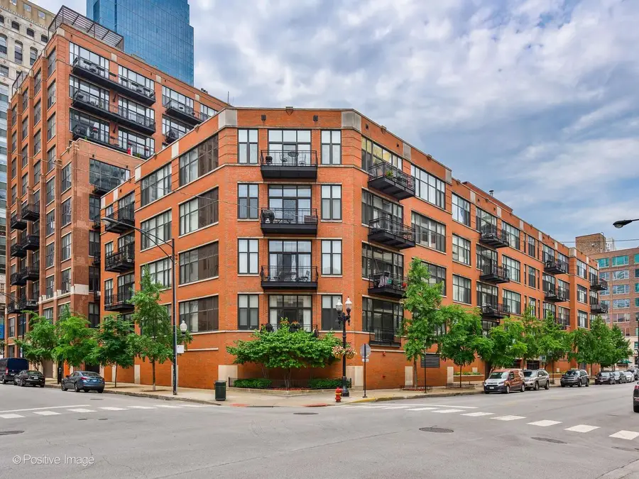 Address Withheld By Seller, Chicago, IL 60654 - #3