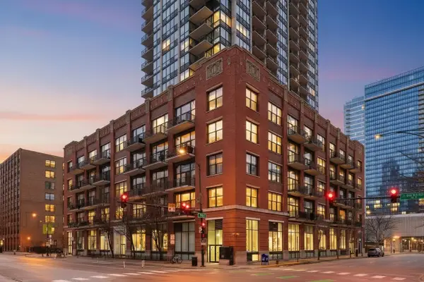 210 S Desplaines Street #402, Chicago, IL 60661