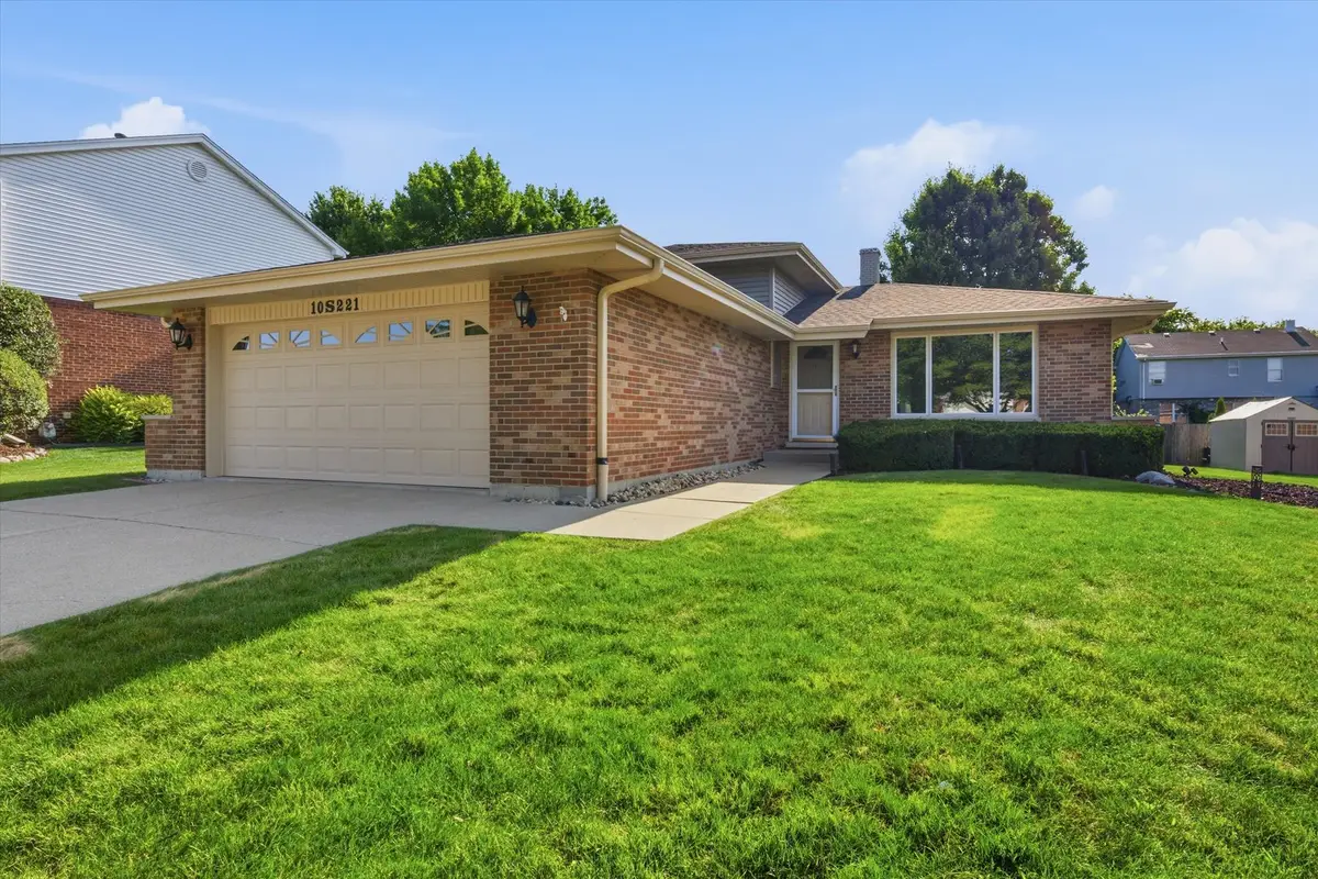10S221 Suffield Drive, Downers Grove, IL 60516 - #1