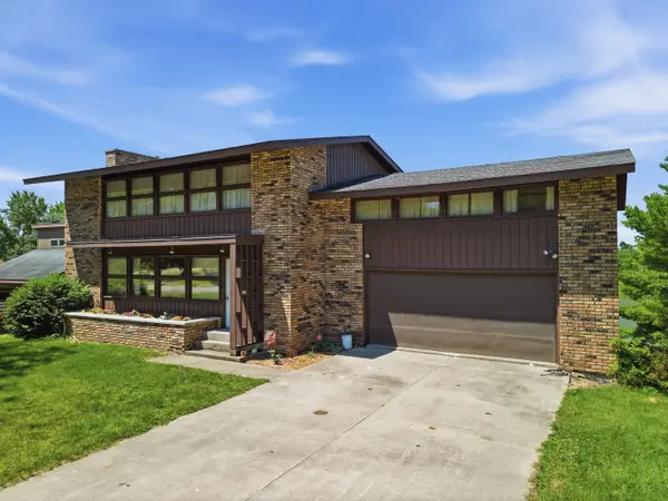 15721 Lakeside Drive, Sterling, IL 61081