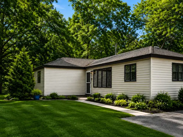 24 John Street, Crystal Lake, IL 60014