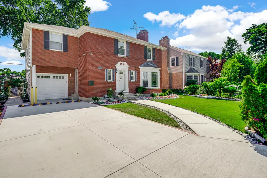 907 E Central Road, Mount Prospect, IL 60056 - #3