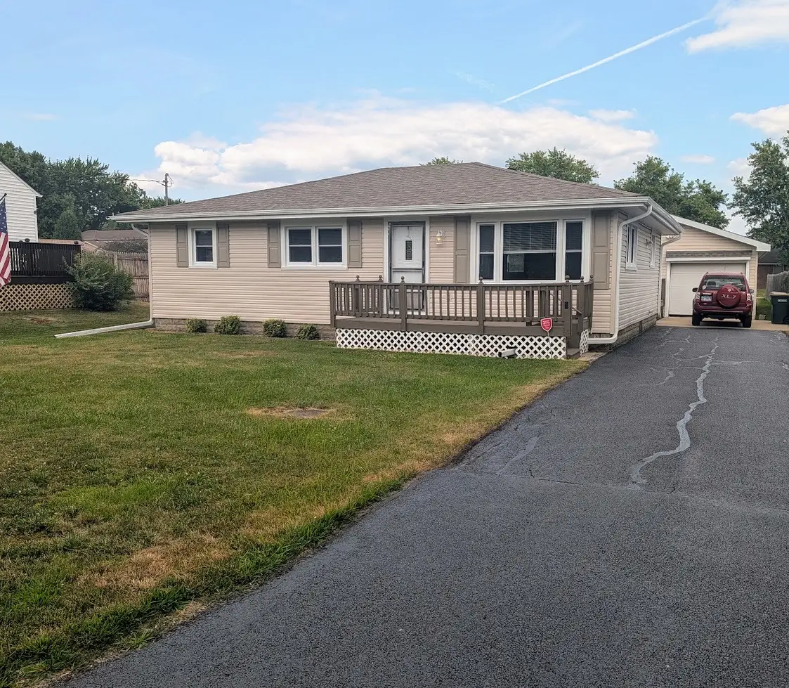 325 N 2nd Avenue, Coal City, IL 60416 - #1