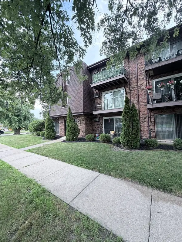 7005 99th Street #2W, Chicago Ridge, IL 60415