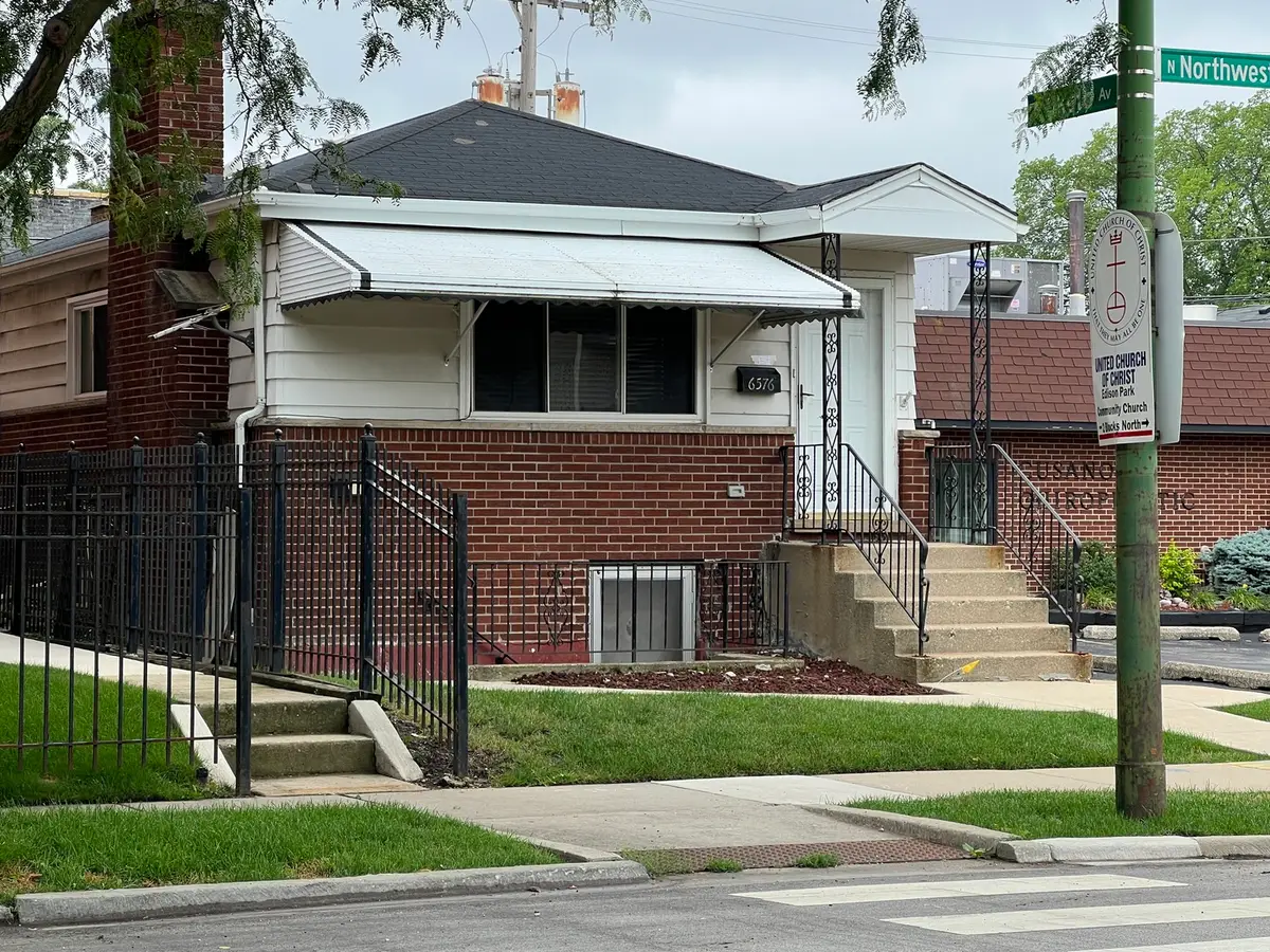6576 N Northwest Highway, Chicago, IL 60631 - #1