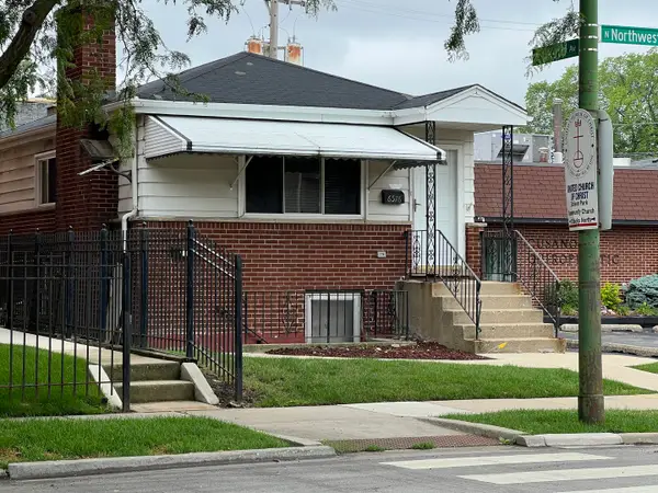 6576 N Northwest Highway, Chicago, IL 60631