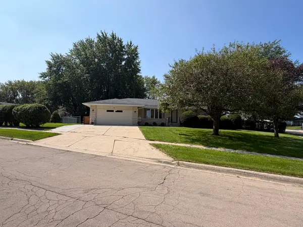 802 S Canterbury Drive, Freeport, IL 61032