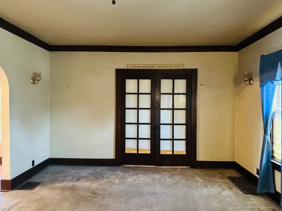 325 W Moseley Street, Freeport, IL 61032 - #3