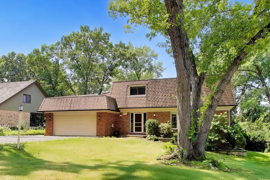 10S324 Hampshire Lane, Willowbrook, IL 60527 - #2