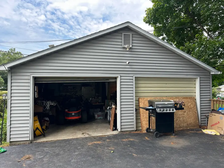 320 E Lincoln Avenue, Watseka, IL 60970 - #3