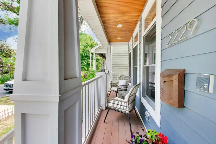 2229 W Farragut Avenue, Chicago, IL 60625 - #3