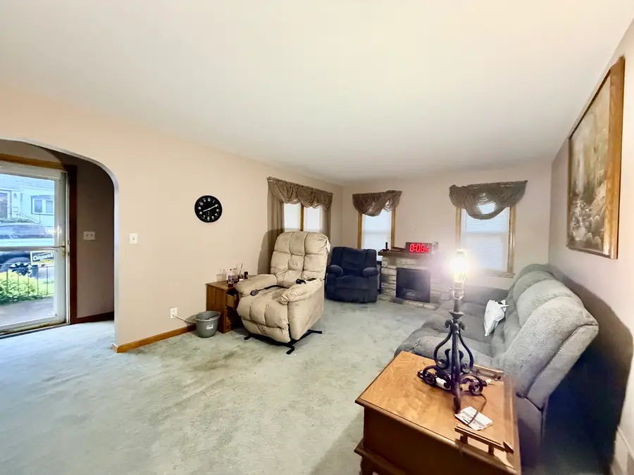710 Saint Vincents Avenue, Peru, IL 61354 - #3