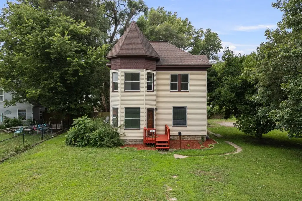403 S 2nd Street, Wapello, IA 52653 - #1