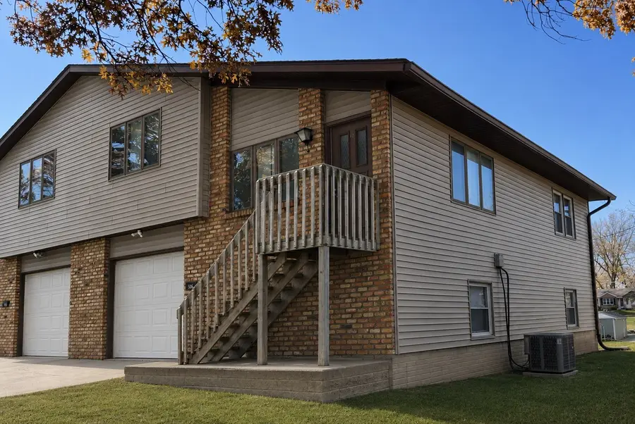 506 17th Street, Silvis, IL 61282 - #2