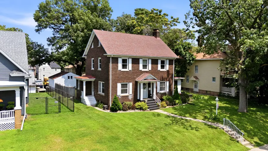 1024 W 15th Street, Davenport, IA 52804 - #2