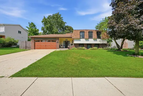 1255 Briarcliffe Boulevard, Wheaton, IL 60189