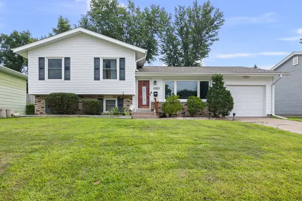 3121 Greenbrier Drive, Bettendorf, IA 52722
