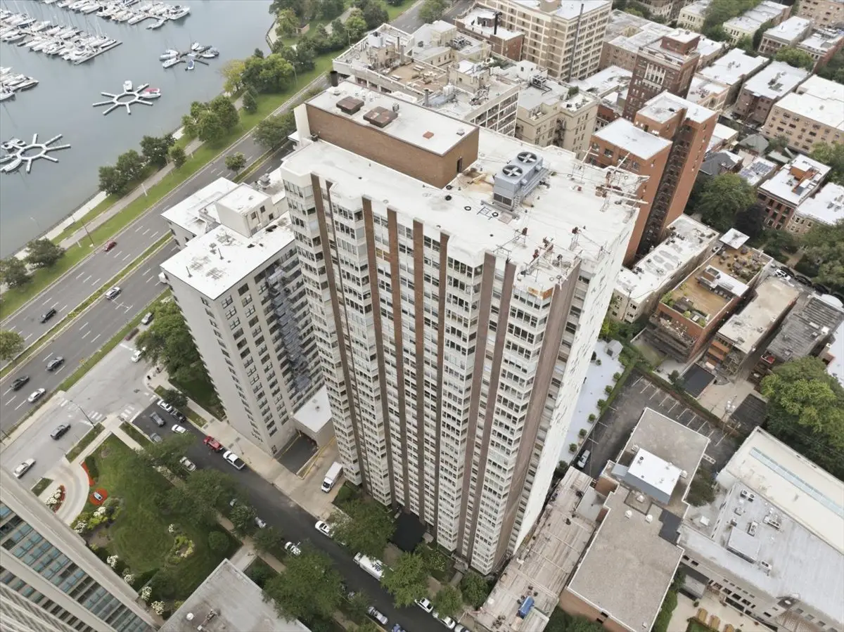 525 W Hawthorne Place #1002, Chicago, IL 60657 - #1