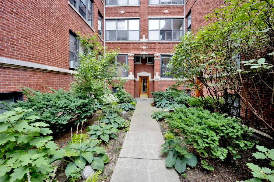 1915 W Montrose Avenue #2, Chicago, IL 60613 - #2