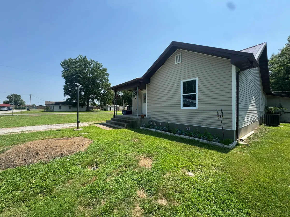 1204 W Oak Street, West Frankfort, IL 62896 - #1