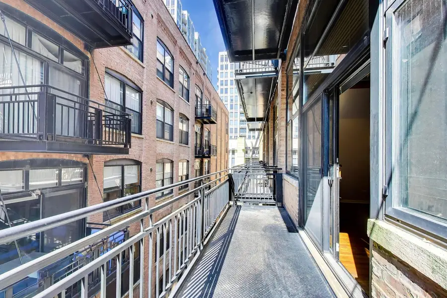 525 W Superior Street #428, Chicago, IL 60654 - #3
