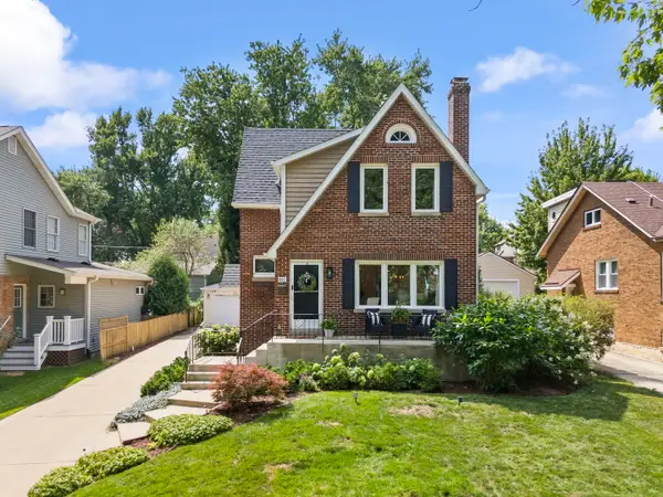 810 N Summit Street, Wheaton, IL 60187