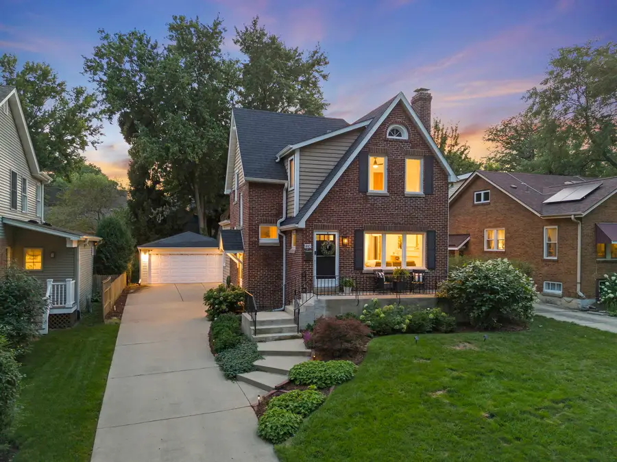 810 N Summit Street, Wheaton, IL 60187 - #2