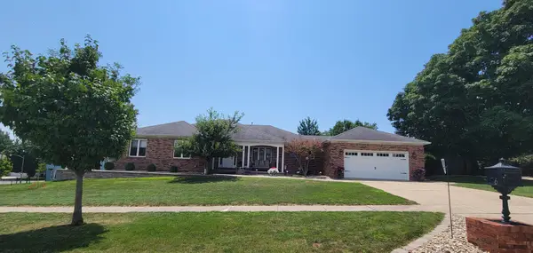 6 Cobblestone Court, Bloomington, IL 61704