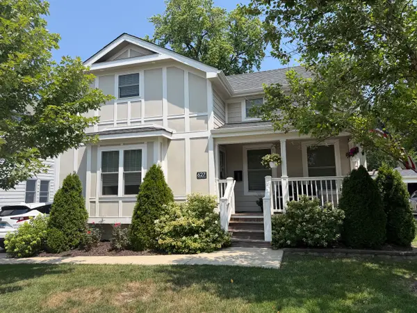 627 N Arlington Heights Road, Arlington Heights, IL 60004