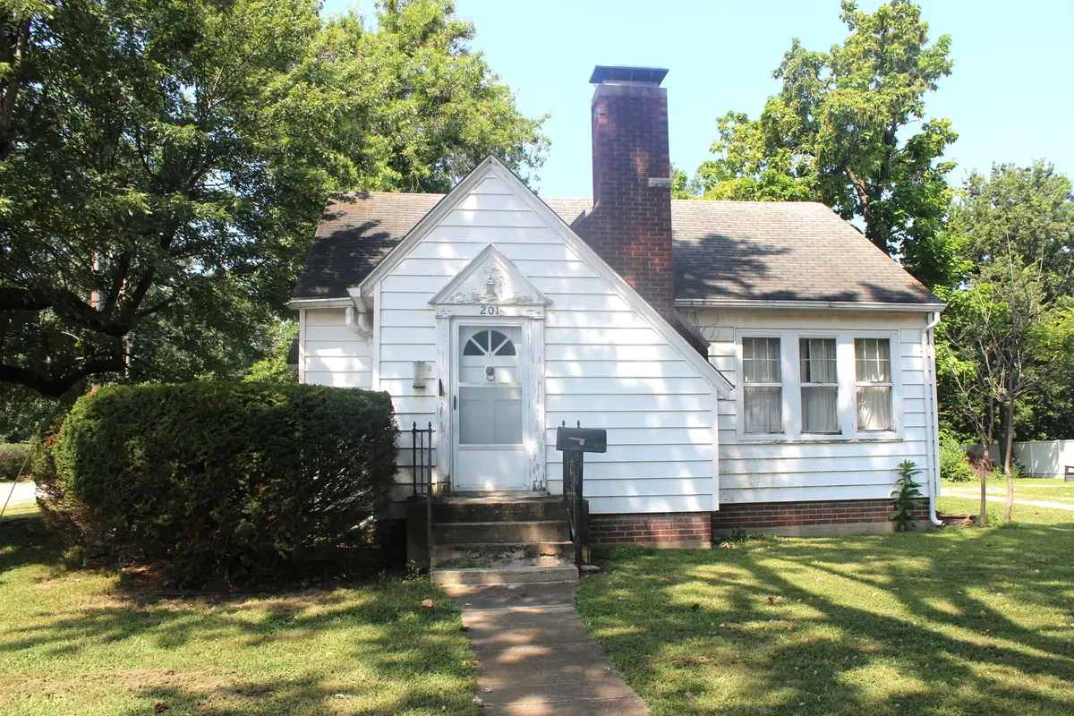 201 N College Street, Salem, IL 62881 - #1