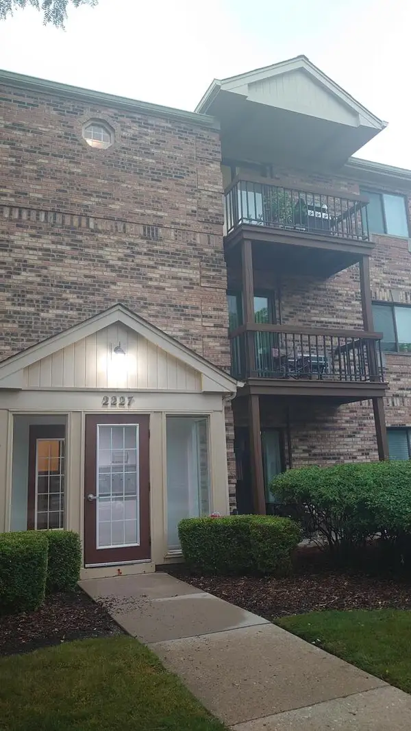 2227 W Nichols Road #E, Arlington Heights, IL 60004