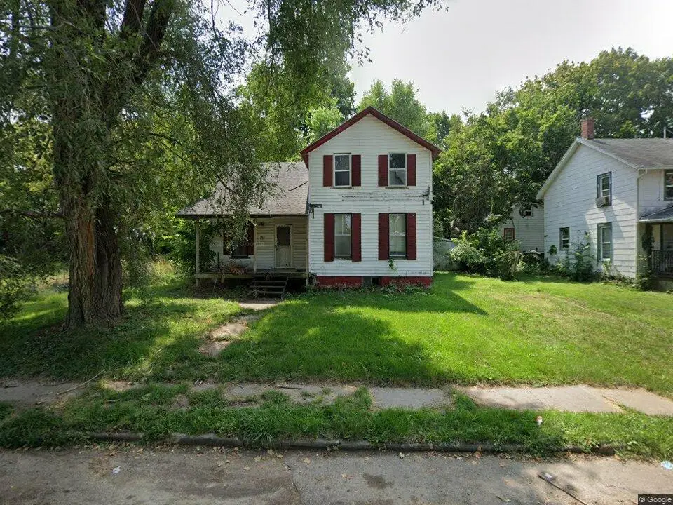 711 E Iroquois Street, Freeport, IL 61032 - #1