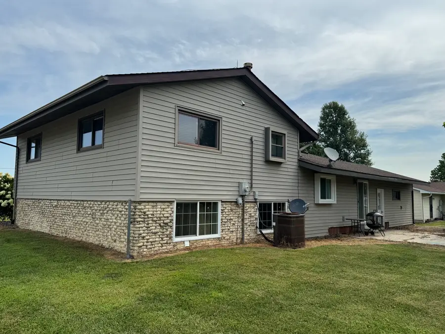 507 W Jefferson Avenue, Patoka, IL 62875 - #2