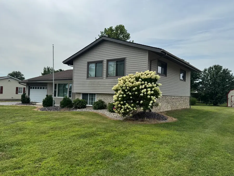 507 W Jefferson Avenue, Patoka, IL 62875 - #3
