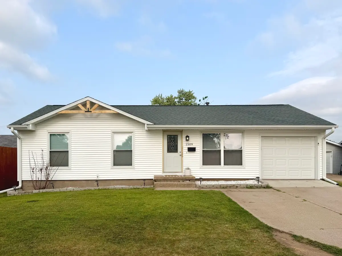1509 6th Avenue, Camanche, IA 52730 - #1