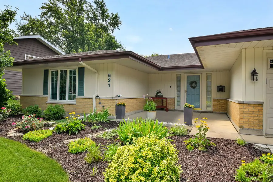 21W621 Buckingham Road, Glen Ellyn, IL 60137 - #2