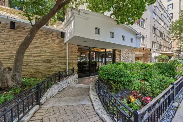 426 W Barry Avenue #407, Chicago, IL 60657