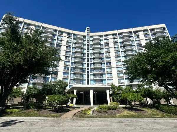 20 N Tower Road #10M, Oak Brook, IL 60523