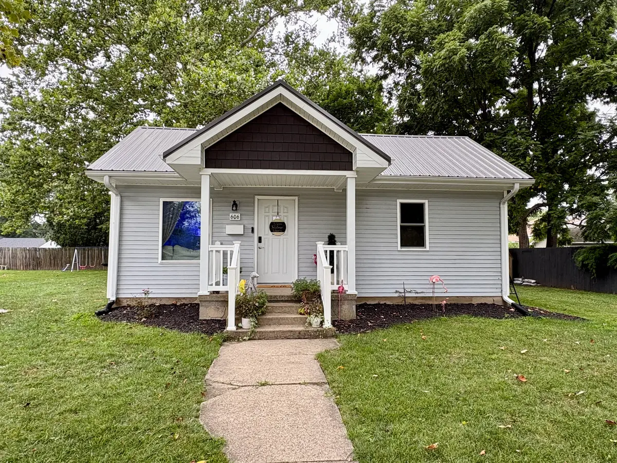 606 N Niles Avenue, Tuscola, IL 61953 - #1