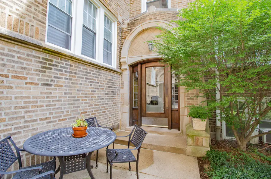 719 Reba Place #2N, Evanston, IL 60202 - #3