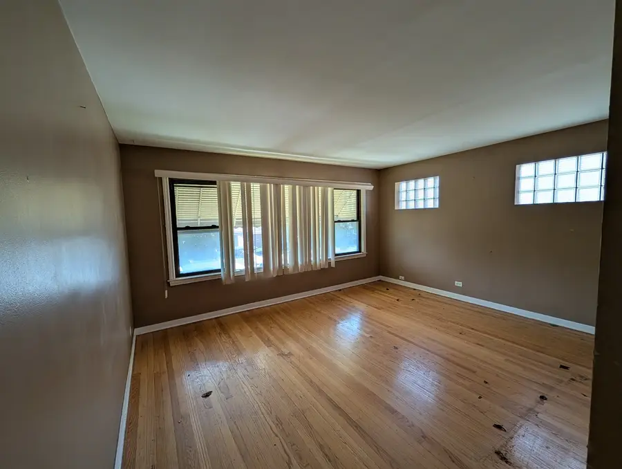 10631 S Calumet Avenue, Chicago, IL 60628 - #2