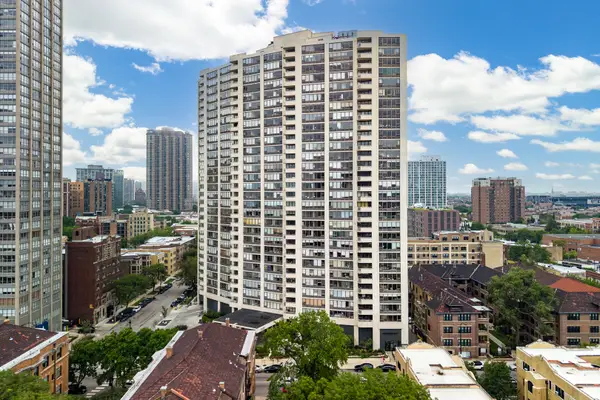 3930 N Pine Grove Avenue #1710, Chicago, IL 60613