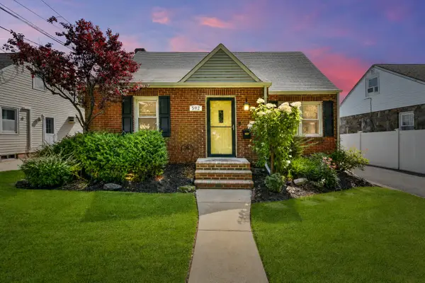 592 Winthrop Avenue, Bellmore,  11710