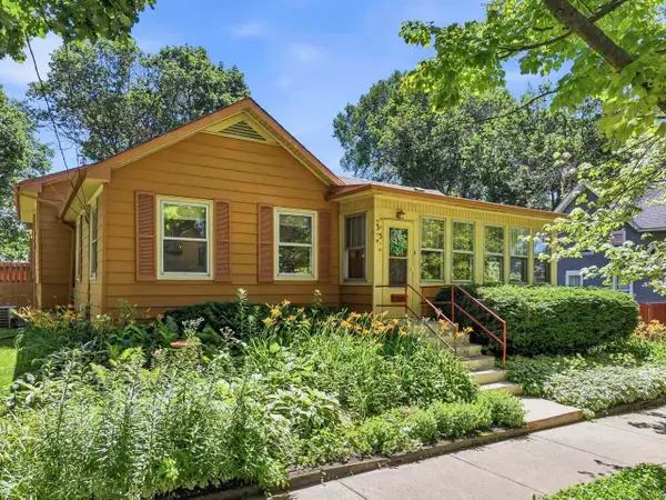 35 Woodland Avenue, Elgin, IL 60123