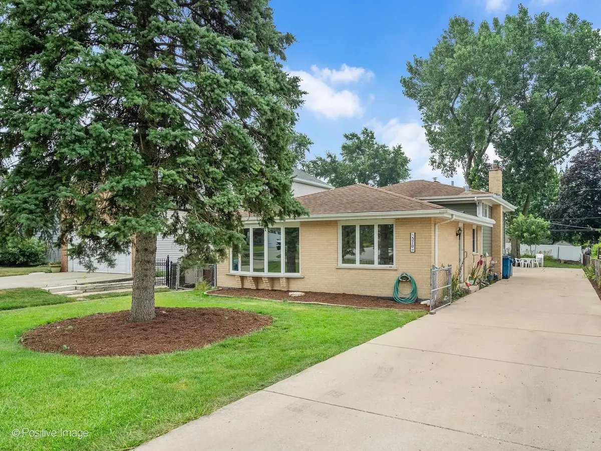 570 W Crockett Avenue, Elmhurst, IL 60126 - #1