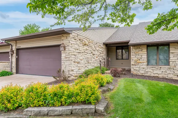 3321 E Ridge Place, Bettendorf, IA 52722