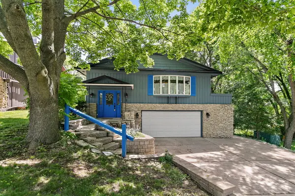 2 Summit Avenue, East Dundee, IL 60118