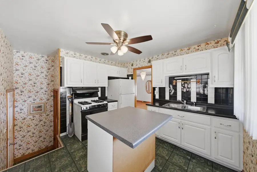 624 Marshall Avenue, Bellwood, IL 60104 - #2