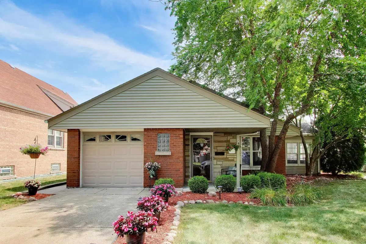 9717 S Avers Avenue, Evergreen Park, IL 60805 - #1